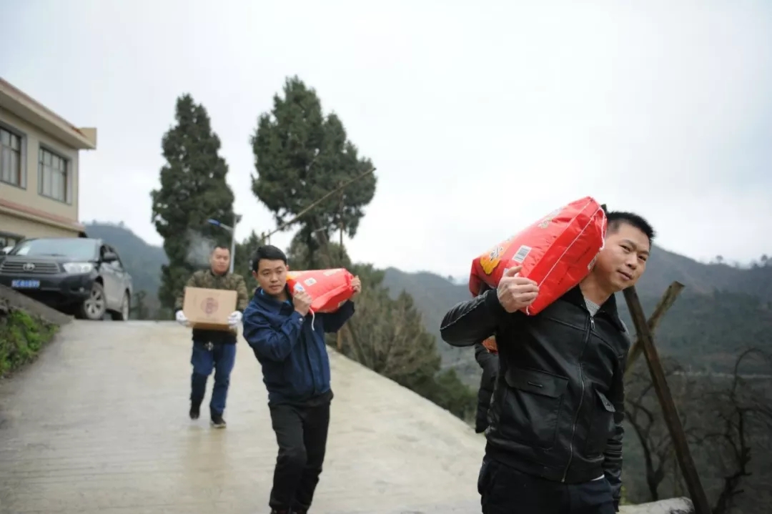 生命不息，愛(ài)心不止——貴州酒中酒集團(tuán)廣泛開展訪貧問(wèn)暖活動(dòng)